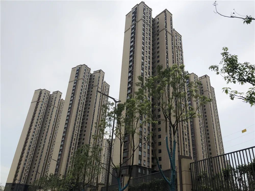 一街之隔房价多少钱一平米,一街之隔房价为何能差出8000元