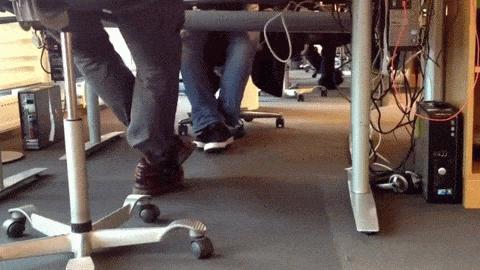 咬指甲是强迫症吗,抖腿咬手指是什么原因