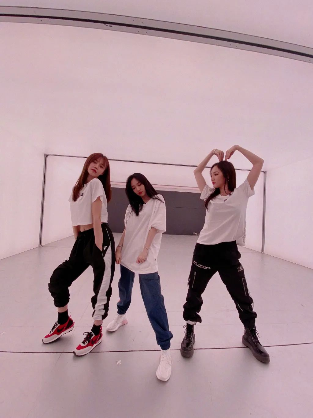 《姐姐》到四公，姐姐们已成专业运动鞋鉴赏团