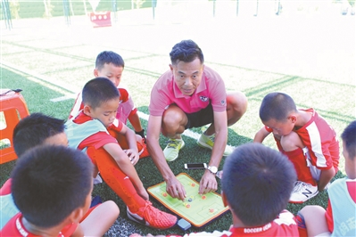 广州足球双子星俱乐部,广州双子星韦世豪