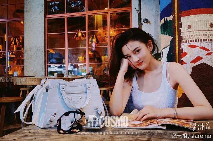 宋祖儿给陈赫画蓝色眼线超魔性,宋祖儿给陈赫画眼线