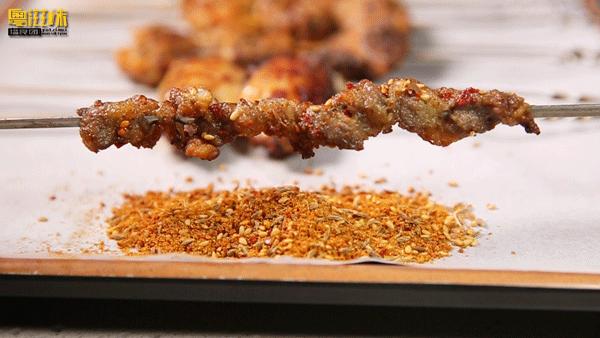 火爆全网的东北烧烤店,东北火的烧烤店