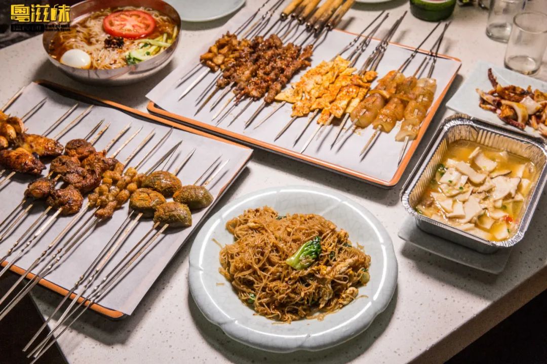 火爆全网的东北烧烤店,东北火的烧烤店