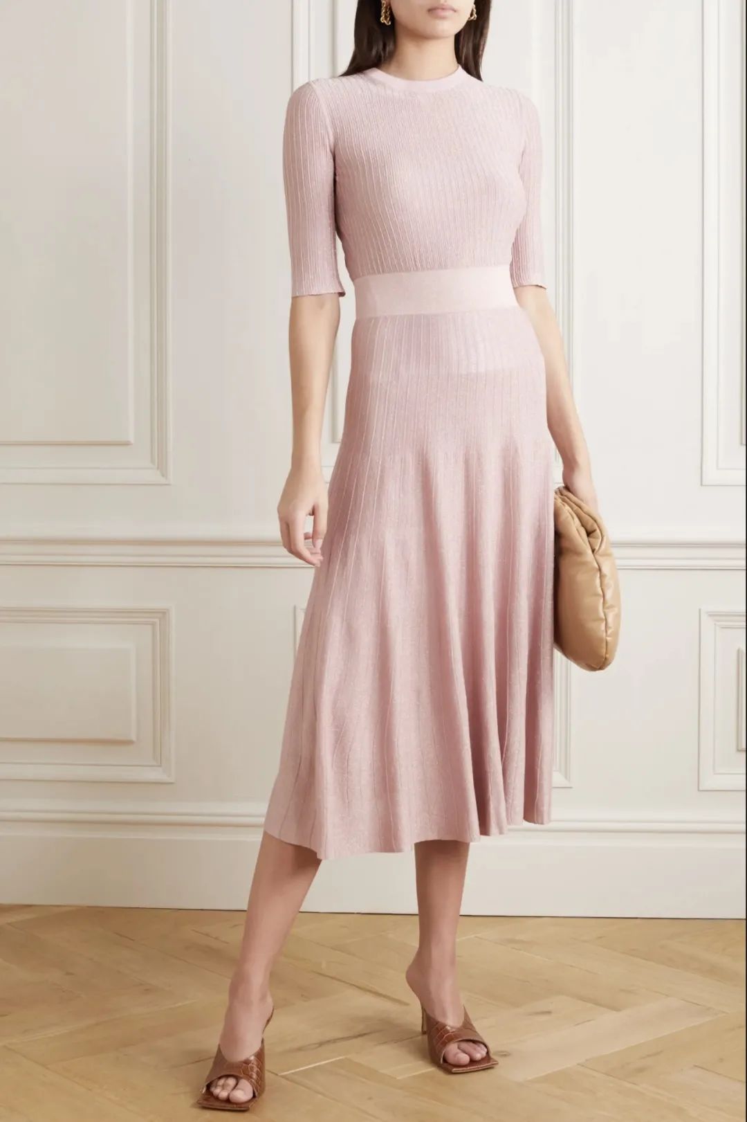 夏天可以穿针织吗,谁说夏季不能穿套装