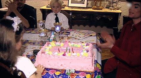 迈克尔杰克逊的女儿为什么是白人,迈克尔杰克逊女儿生活视频