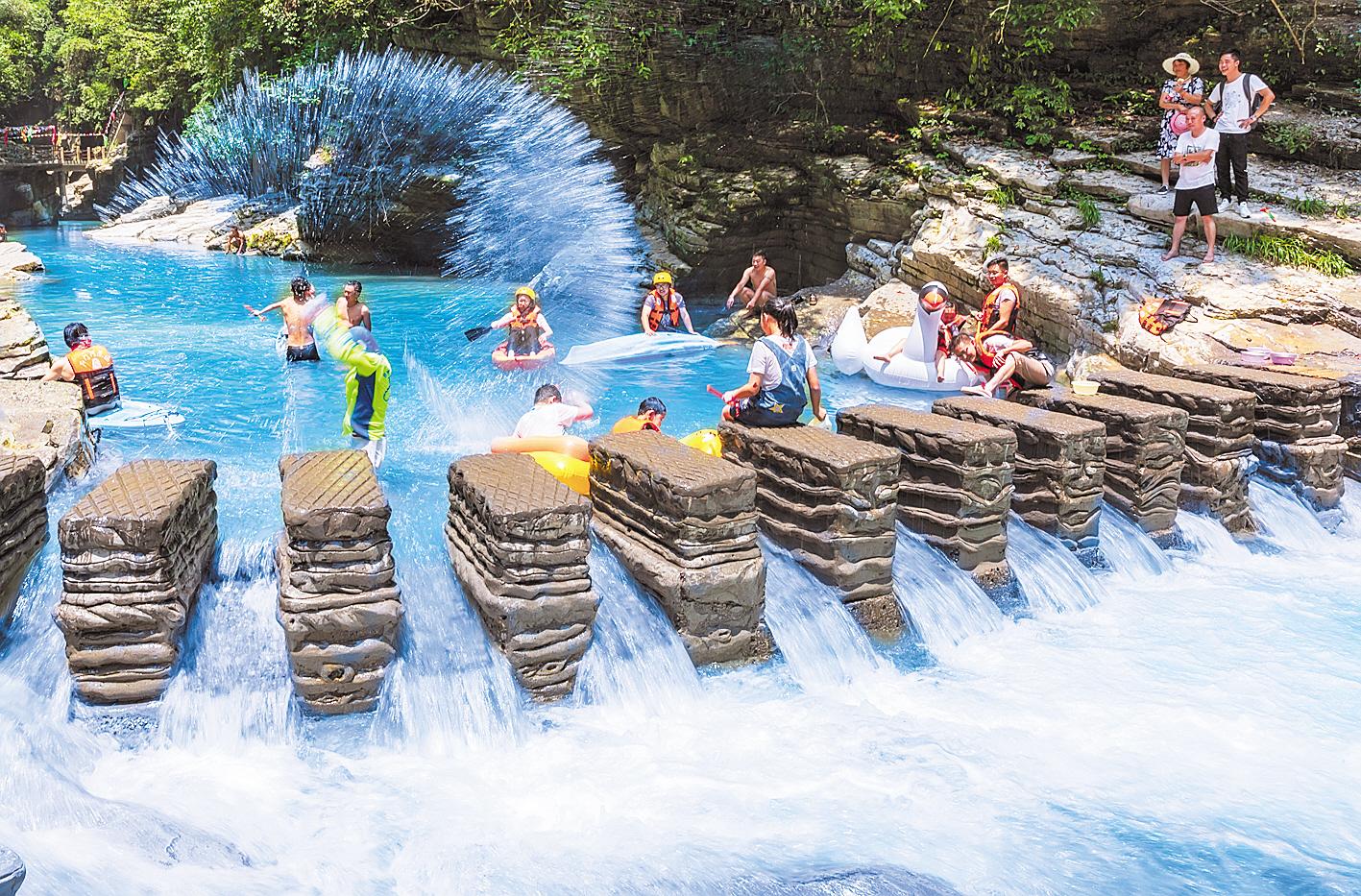 最近恩施大峡谷游客量多吗,恩施各大景区分布图