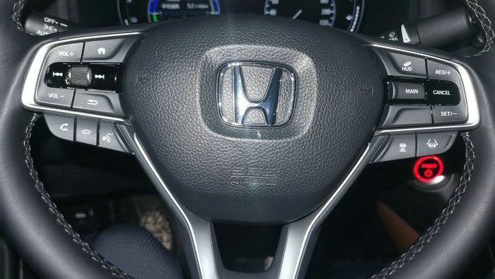 开了一年半的混动卡罗拉,开了一年半的20年a6