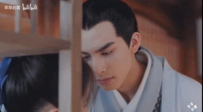 这种男人没结婚早点离开没有好的,男人还不分手留着过年吗