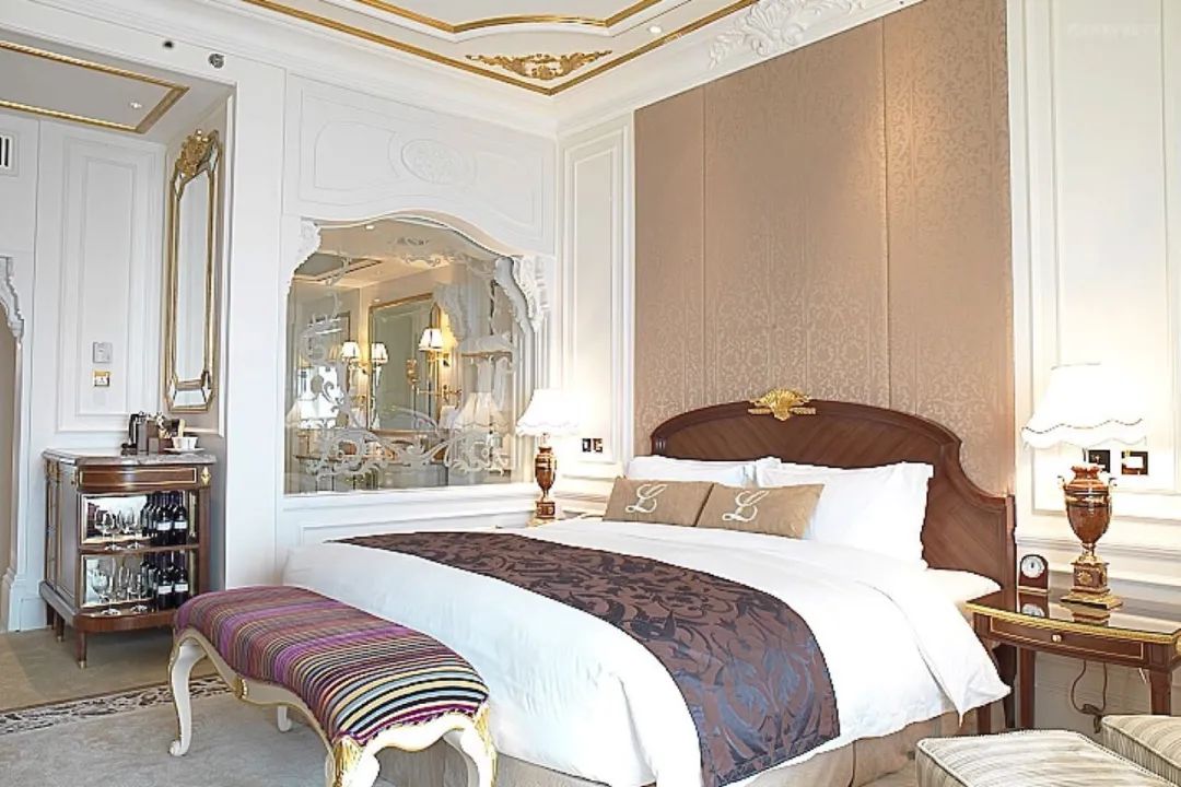 彻底开挂了！半岛、安缦、柏悦放绝招！索菲特套房1晚¥999，冲绳返场