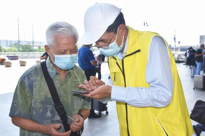 武汉站标识标牌,武汉擦亮城市窗口