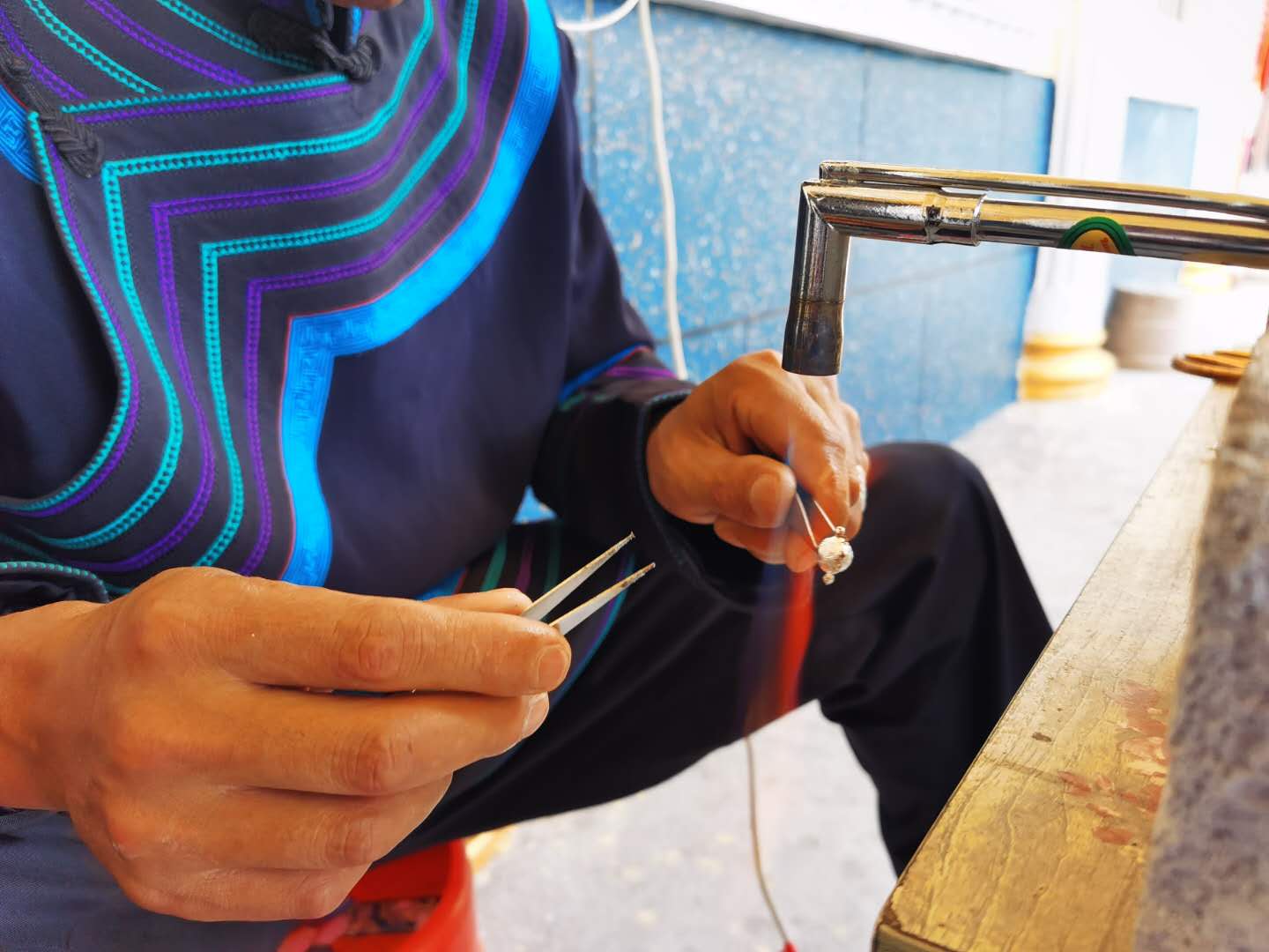 督战未摘帽贫困县⑤“只要有彝族的地方就有瓦曲银饰”