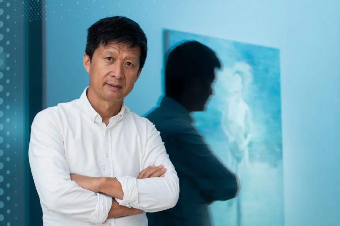 凤凰艺术|九月的气温渐渐转凉，但艺术圈已经准备好燥热起来了