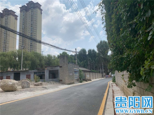 贵阳经开区七中分校支路：“烂泥沟”变“惠民路”颜值功能双提升