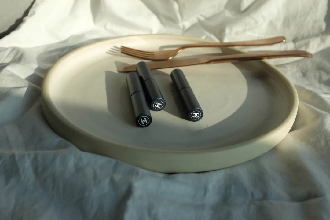 用chanel护肤的女人,女孩用chanel的香水