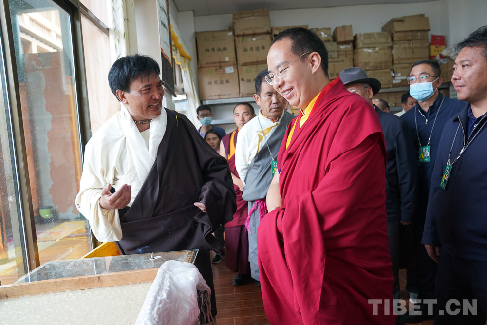 感恩最好的方式是过好今生的幸福生活十一世班禅寄语林芝村民