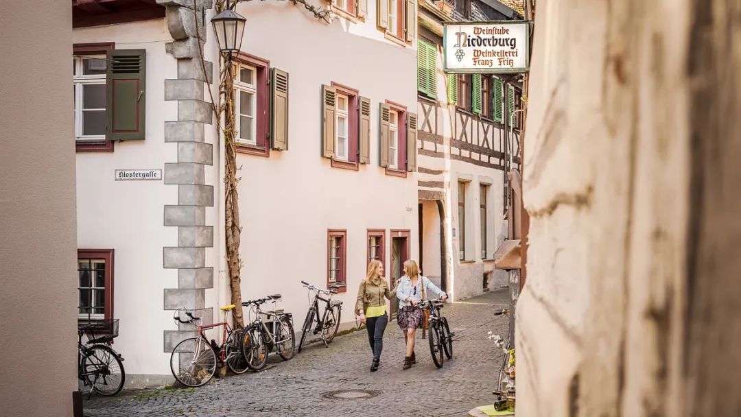 睡一觉去下一个地方旅游,睡个觉翻个身就能出国