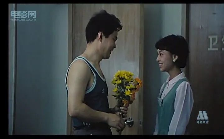 穿超短裤出门的人什么心态,一年四季穿短裤男人