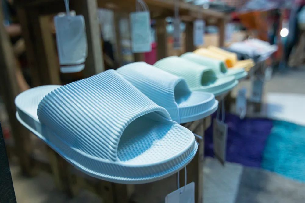 男明星家中滑倒意外身亡，防滑措施怎么做才够安全？