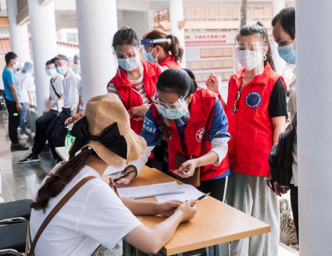 云南瑞丽疫情志愿者图片,瑞丽抗击疫情志愿者报名