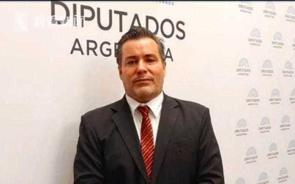 阿根廷议员吻妻子原视频,阿根廷议员吻妻子视频