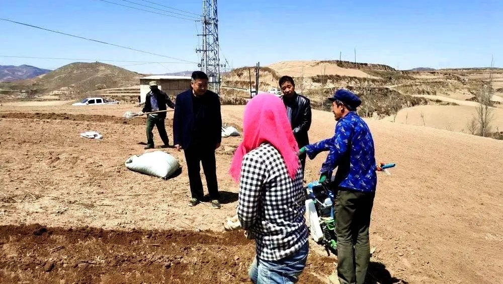 凝心聚力脱贫攻坚,凝心聚力铺就乡村振兴致富路