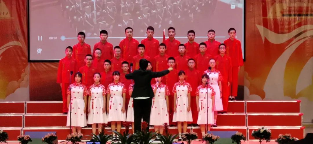 请跟我一起向祖国表白,深情的向祖国表白