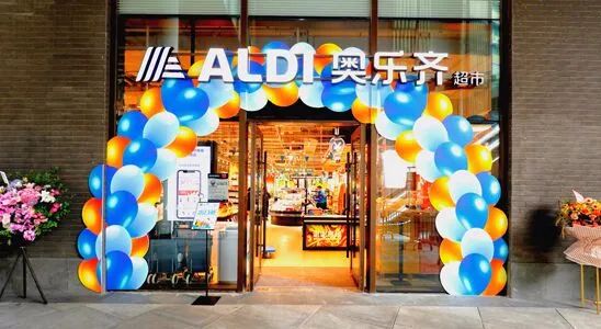 冰火两重天：三亚免税店一天卖1亿，香港药妆店游客“清零”|一周全球观察