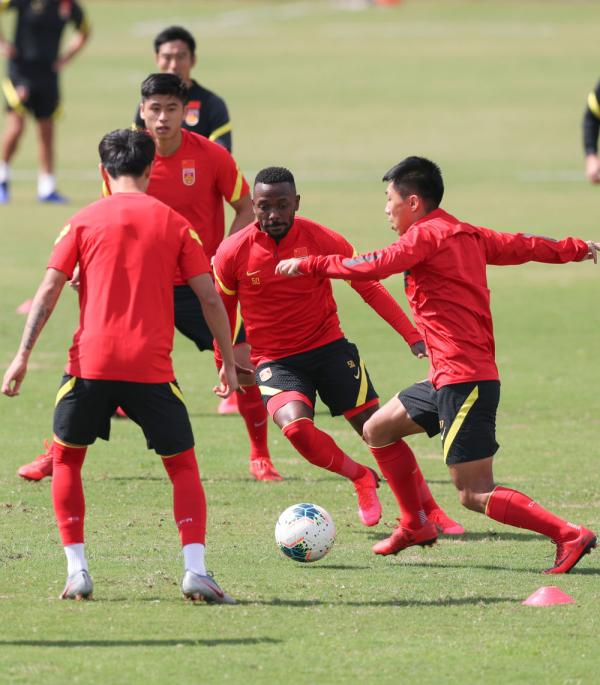 国足足球热身训练10个动作,国足在深圳训练是在哪里集结