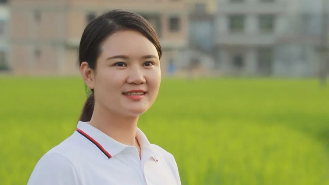 从退役女兵到企业老总,再到村*党**总支部书记,她如何开始新的征程?