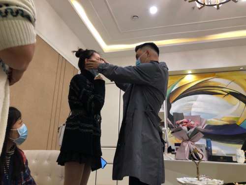 西安一女子隆鼻花费近5万,西安一女子花四万元整形