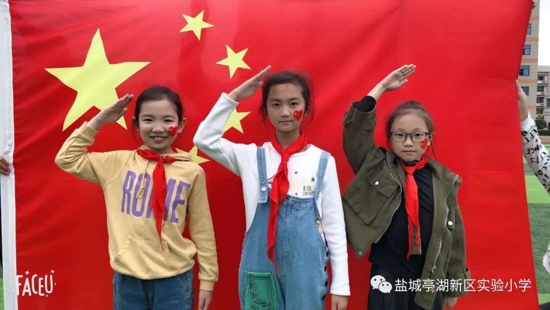 红领巾心向党高举队旗跟党走舞蹈,实验小学红领巾心向党