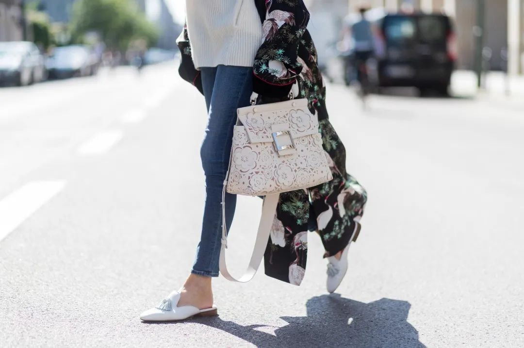 同样的预算买二手车还是新车,爆款靴子和小众靴哪个好