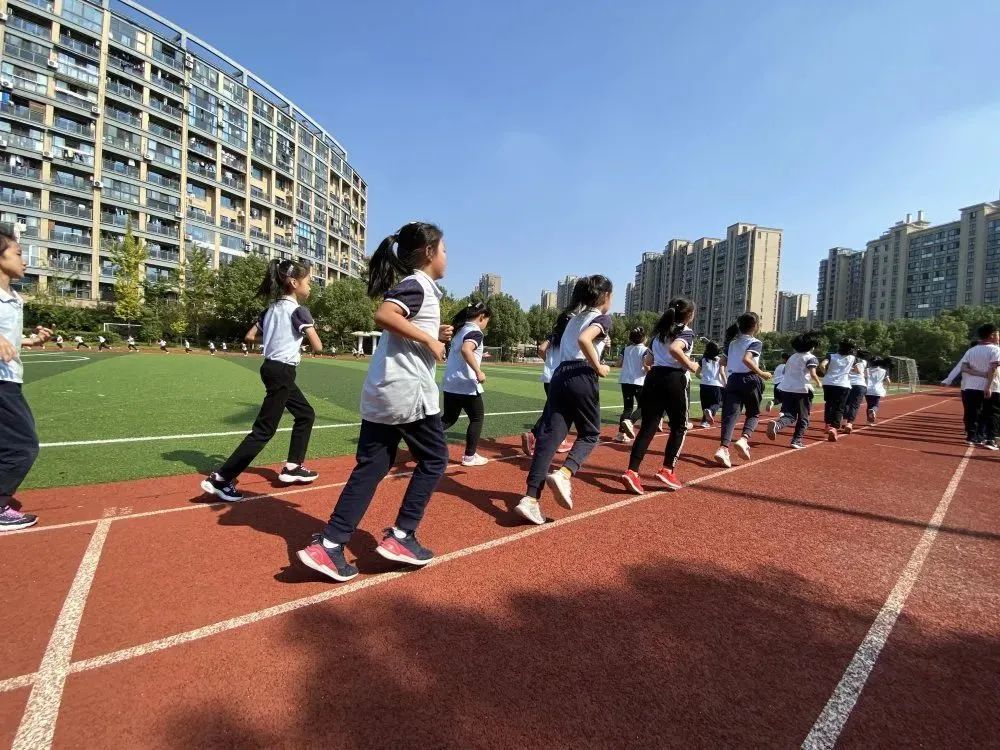 江苏每天一节体育课,深圳学校每天一节体育课