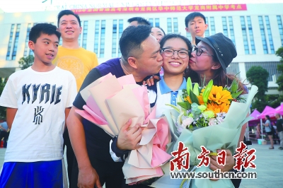 老师们的笑脸是幼儿园最美的风景,最美的风景是孩子灿烂的笑脸