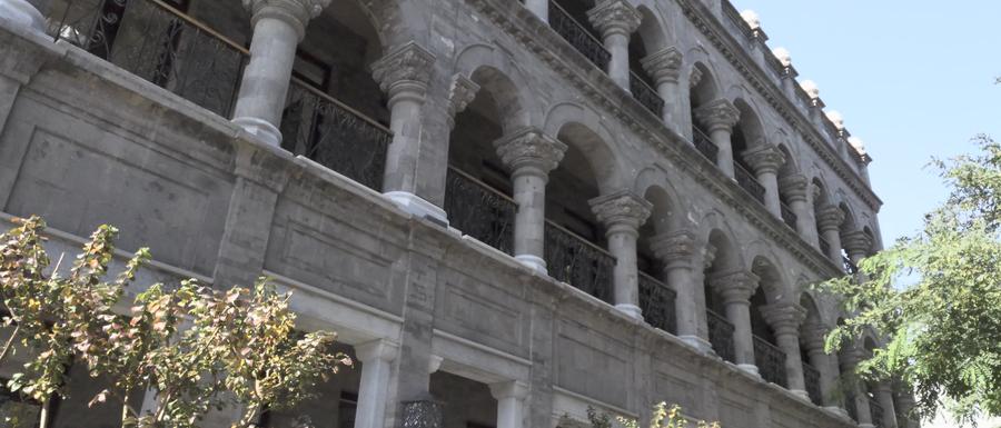 索尼xperia1iii对比苹果13promax,外观与索尼xperia1iv相似的手机