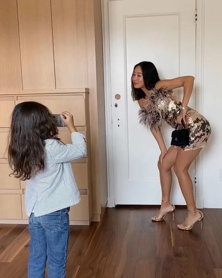 不同风格都适用的拍照姿势,拍照时永不过时的pose太经典了