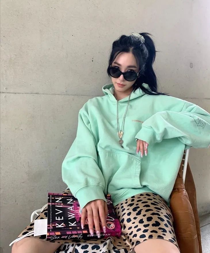 卫衣无帽赵露思,卫衣赵露思