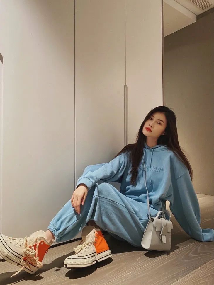 卫衣无帽赵露思,卫衣赵露思