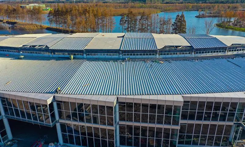 【提示】两棵“大树”迎宾！花博园主入口大门钢结构吊装完成