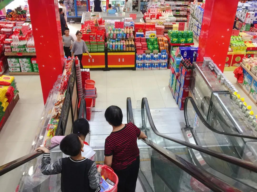 “十八线”小镇商业进化，接轨一二线|城市好奇心