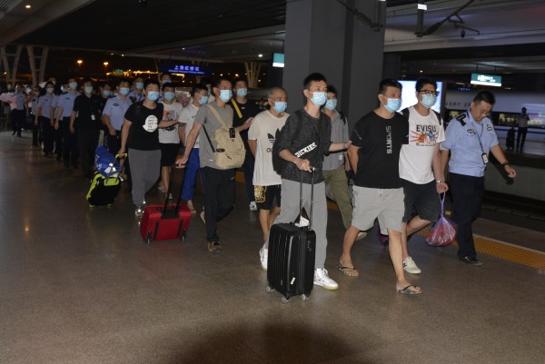 警方抓捕网络赌博app,线上app赌博诈骗案