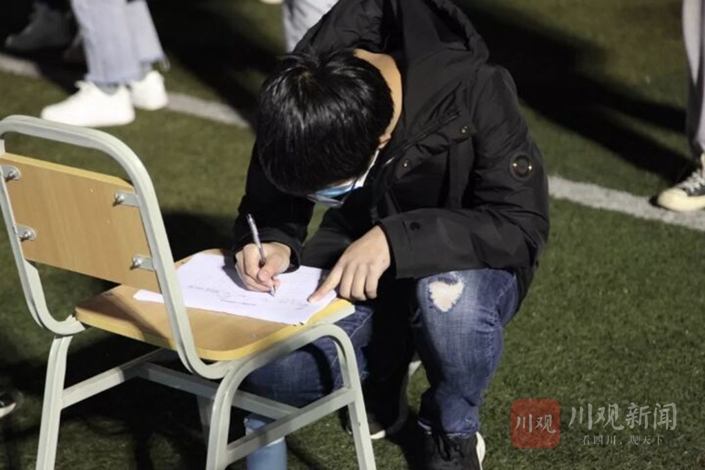 直击郫都最暖寒夜：这些身影让人泪目