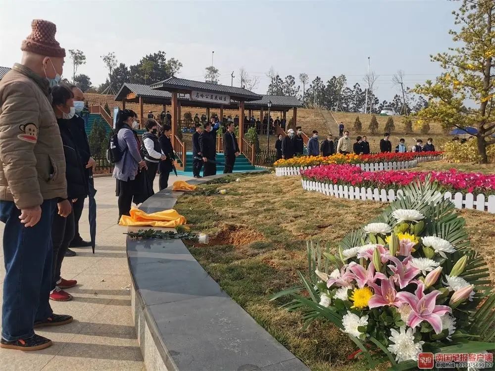 早新闻丨“03、04房不要往外扔套套”,广西一小区这张提示火了