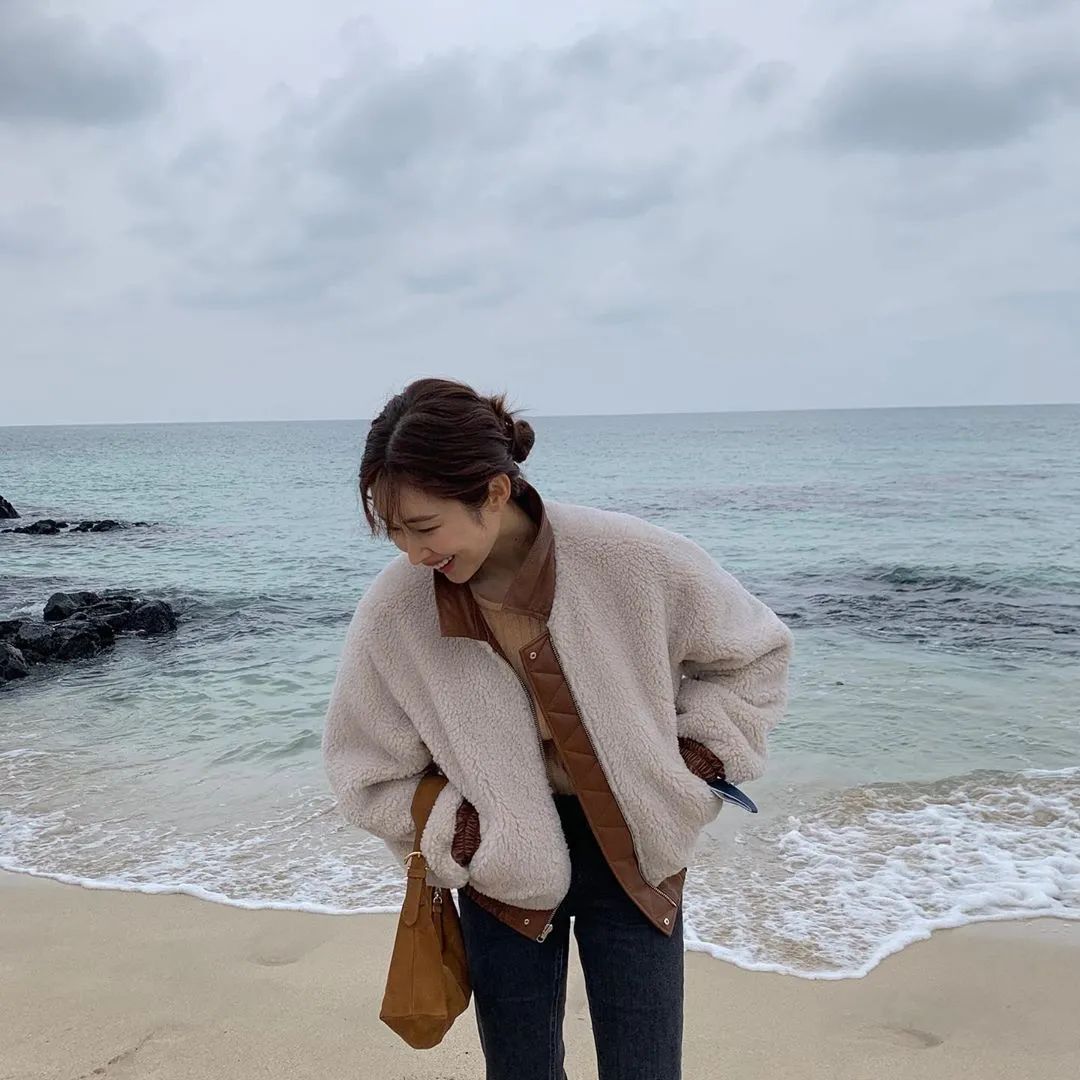 潮韩穿搭女,韩国明星秋装穿搭