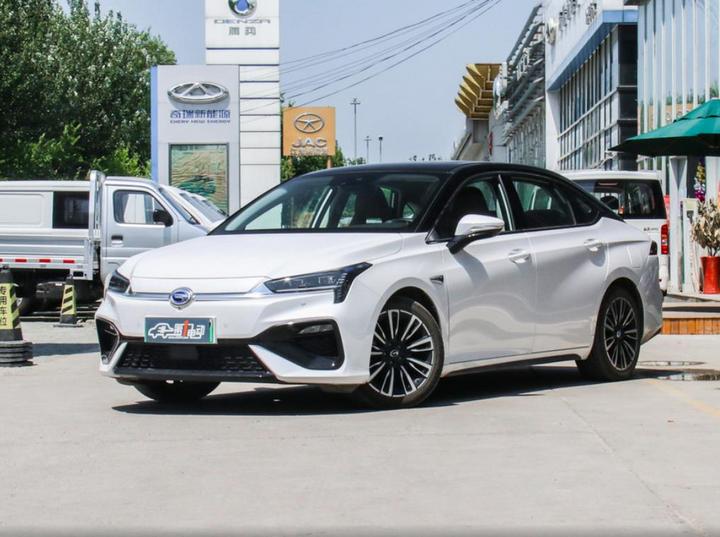 埃安splus和北京汽车eu5plus,广汽埃安s5北汽eu5谁更适合家用