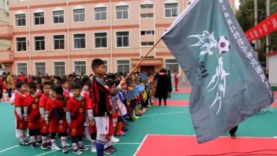 临洮县实验三小校园足球比赛,实验二小踢足球比赛直播