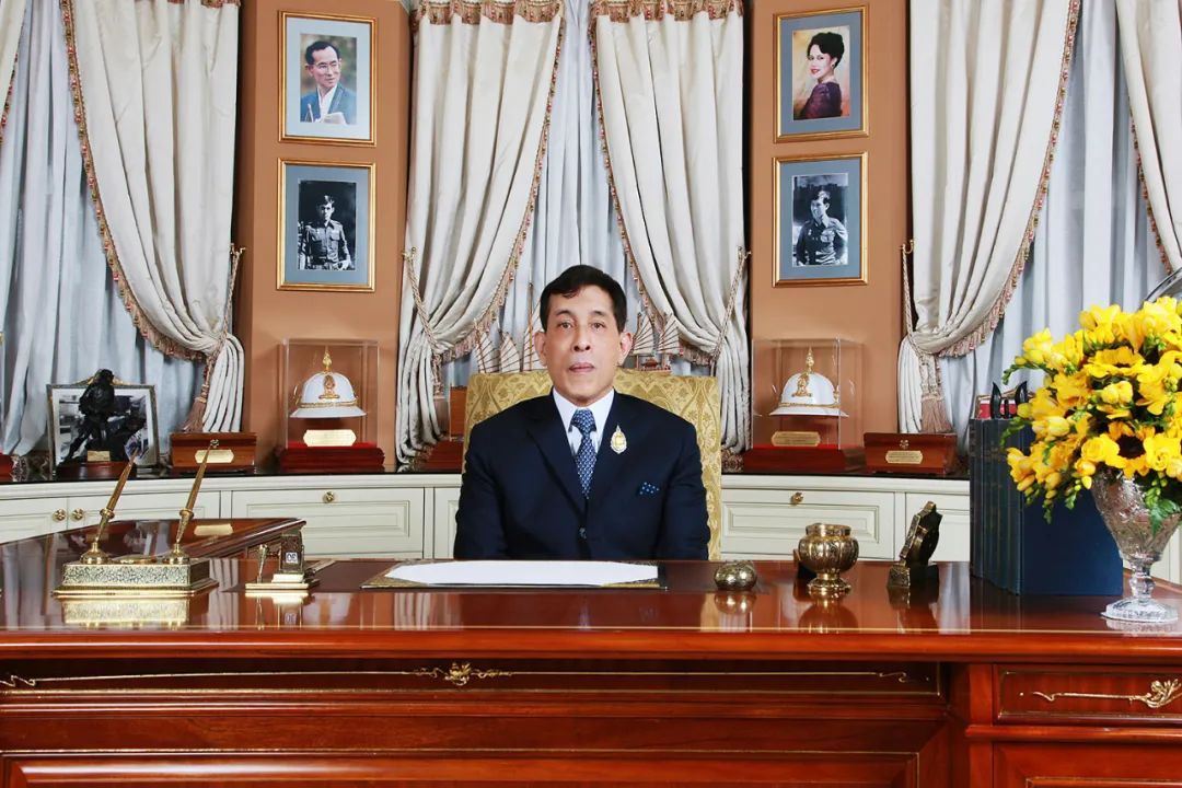 这些国家领导人立下了新年Flag