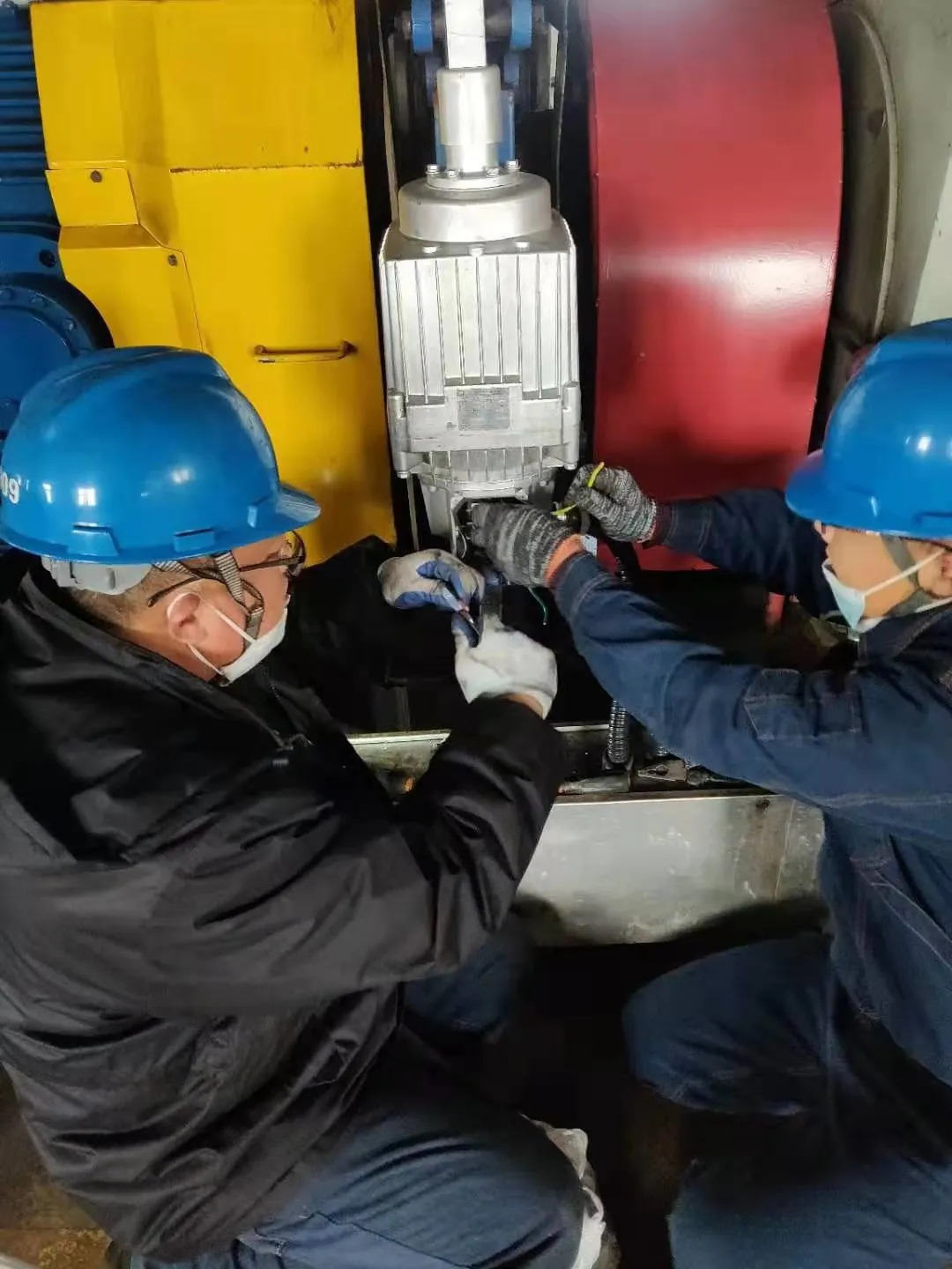 八角电厂迎战暴风雪“雪窝”里奋斗出“暖流”歌