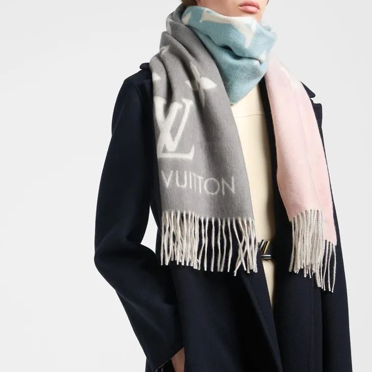 配饰狂|程潇的大牌围巾，logo特大但不显老