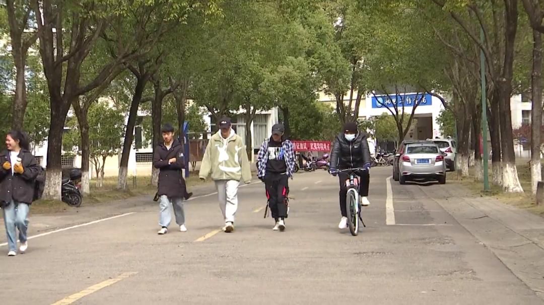 疫情期间停课不停学鼓励学生学习,疫情防控不放松返校复学